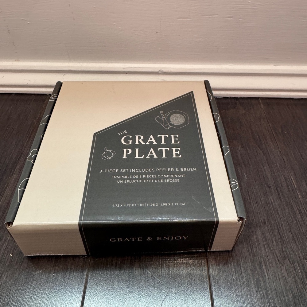 NWT The Grate Plate Green 3-Piece Set Peeler Brush Garlic